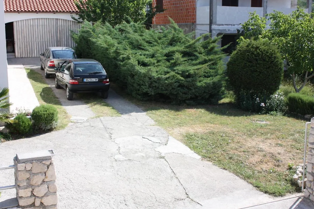 Apartments For Families With Children Lopar, Rab - 10402