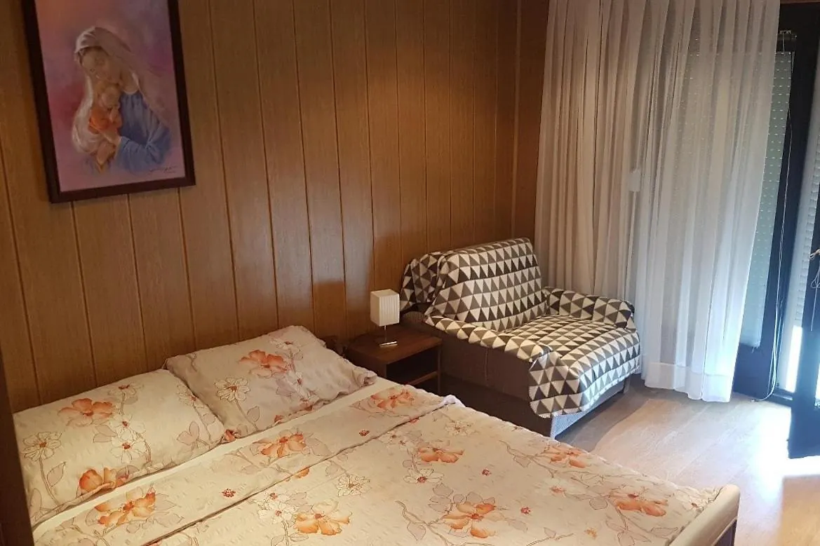 Apartments For Families With Children Lopar, Rab - 10402