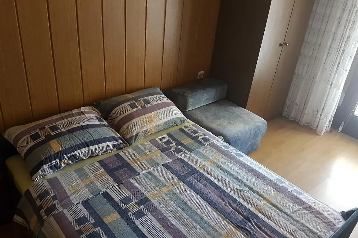 Apartments For Families With Children Lopar, Rab - 10402